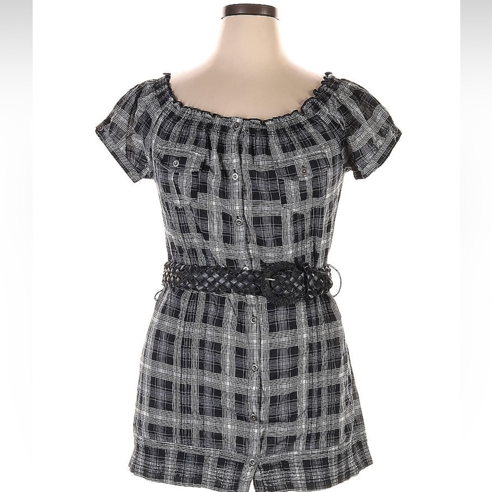 Perfect lightweight plaid top. Wear with your favorite jeans and boots.